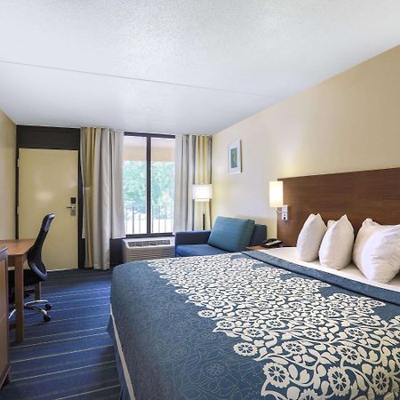 Days Inn By Wyndham Newark Wilmington Exteriör bild