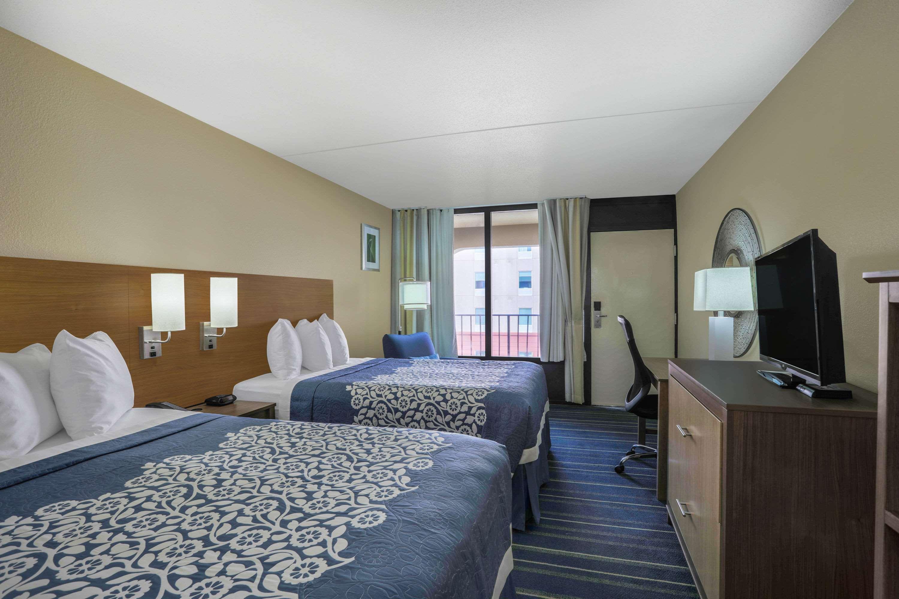 Days Inn By Wyndham Newark Wilmington Exteriör bild