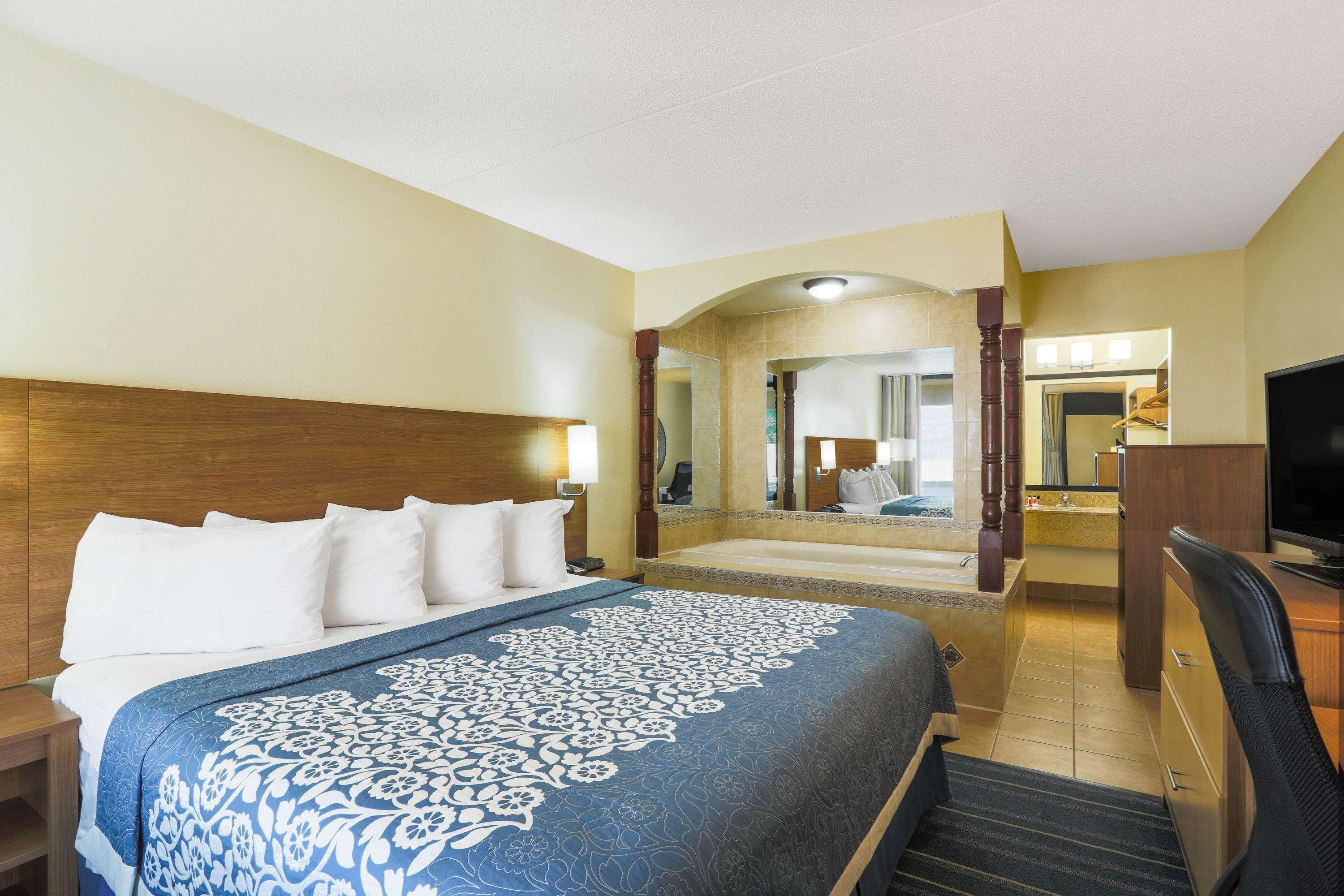 Days Inn By Wyndham Newark Wilmington Exteriör bild