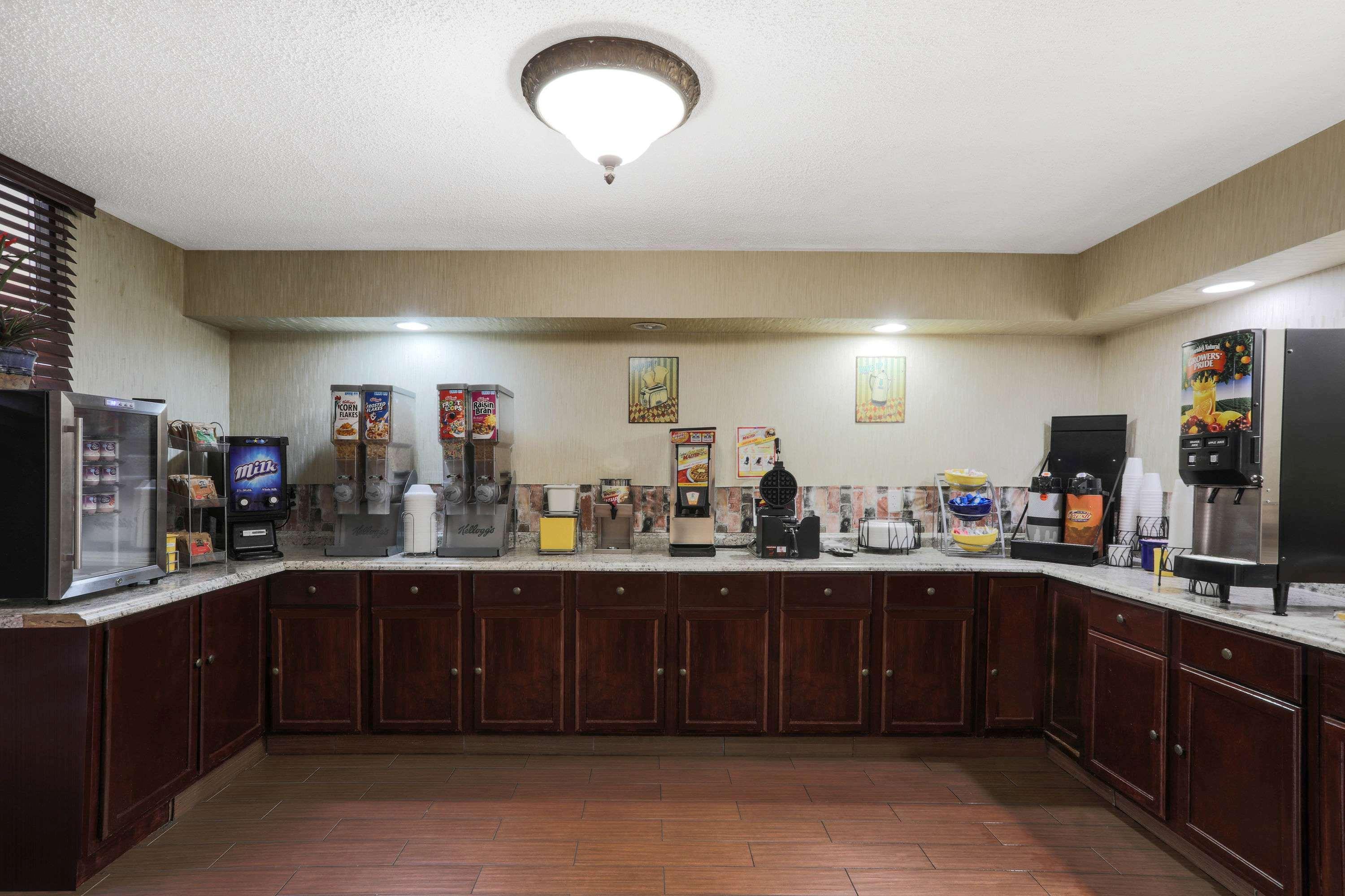 Days Inn By Wyndham Newark Wilmington Exteriör bild