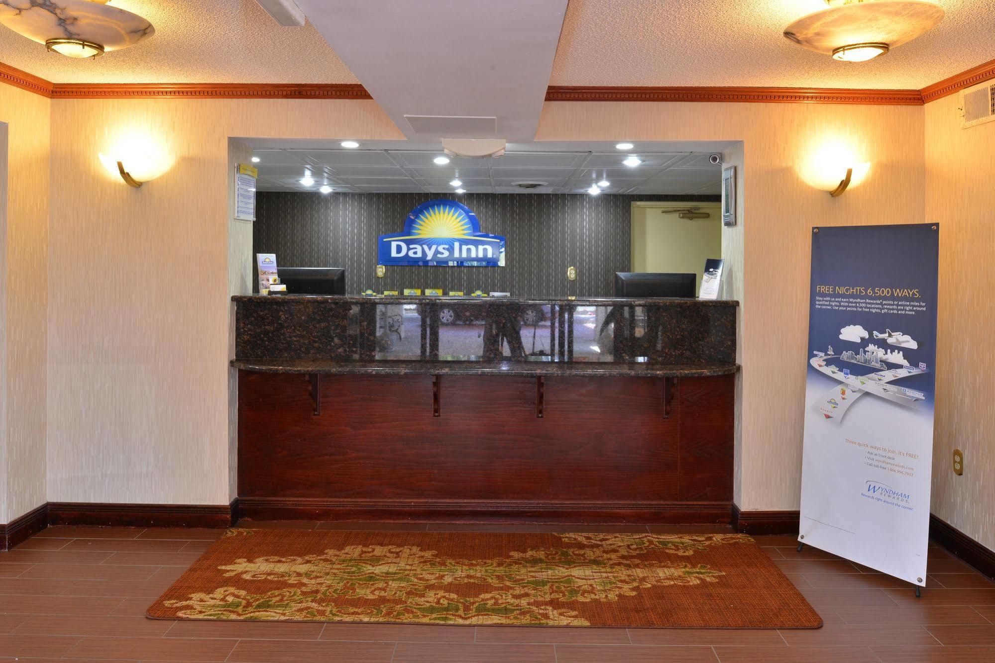 Days Inn By Wyndham Newark Wilmington Exteriör bild