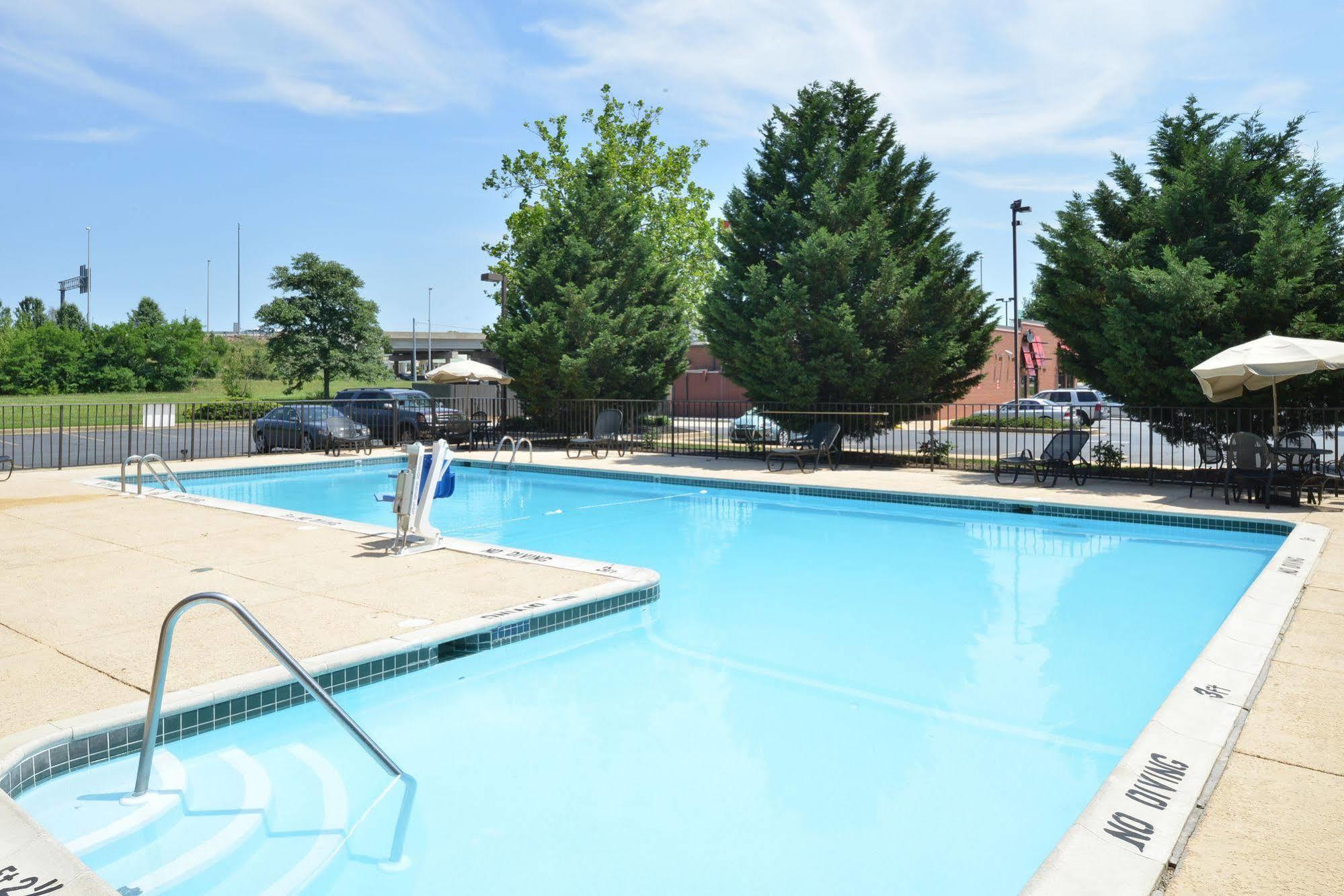Days Inn By Wyndham Newark Wilmington Exteriör bild