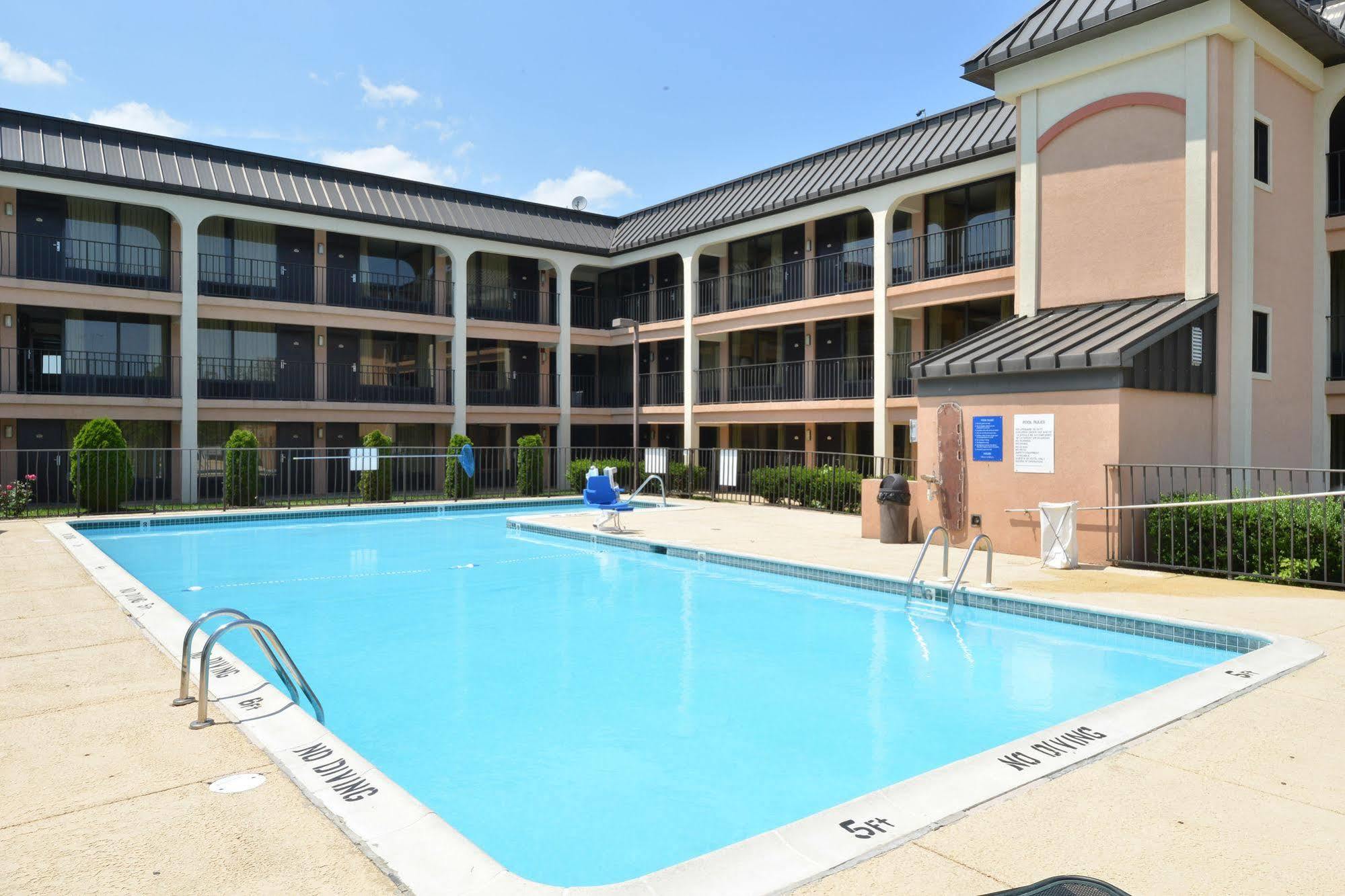 Days Inn By Wyndham Newark Wilmington Exteriör bild