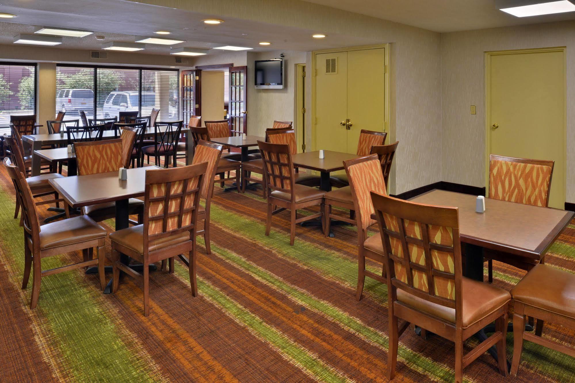 Days Inn By Wyndham Newark Wilmington Exteriör bild