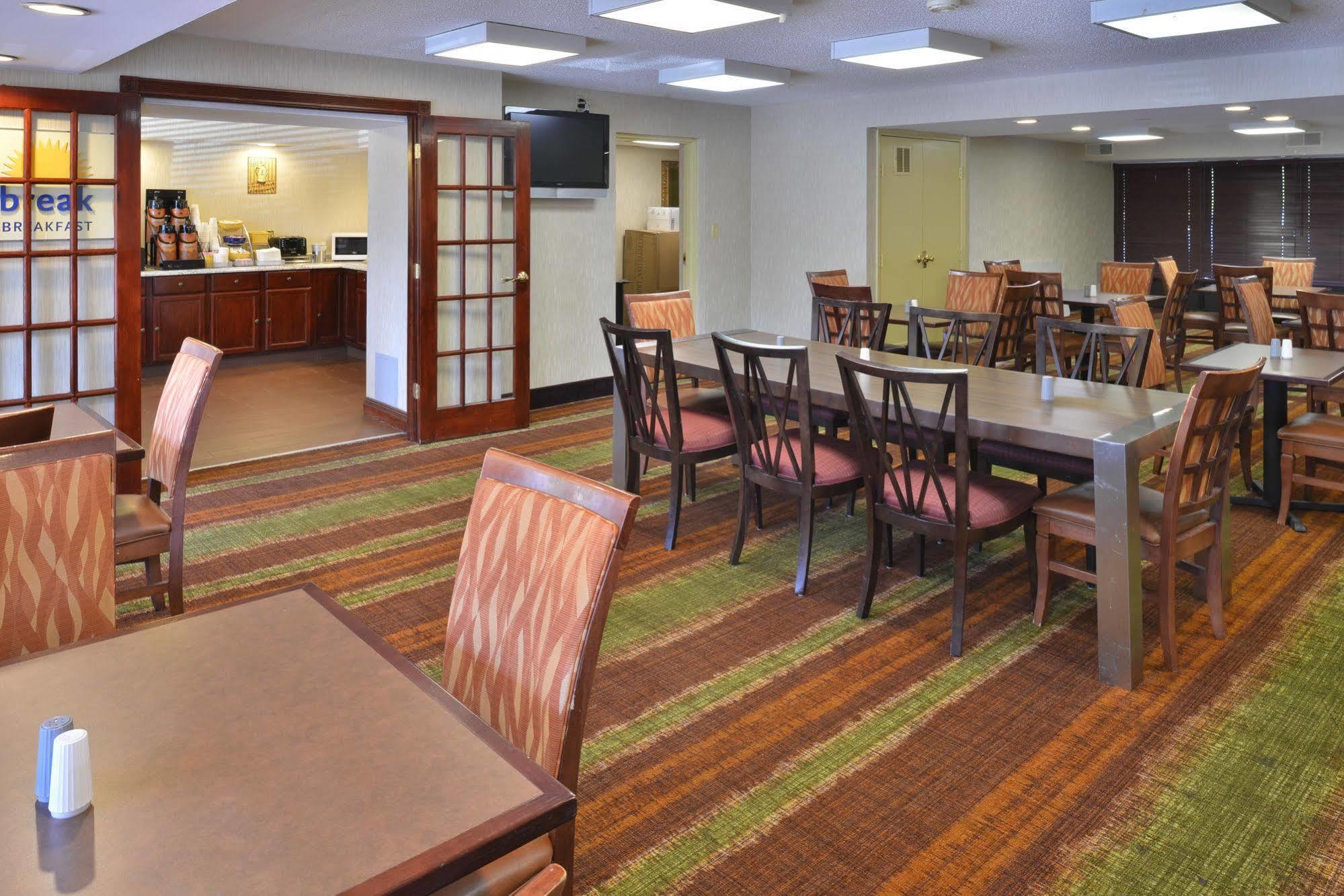 Days Inn By Wyndham Newark Wilmington Exteriör bild