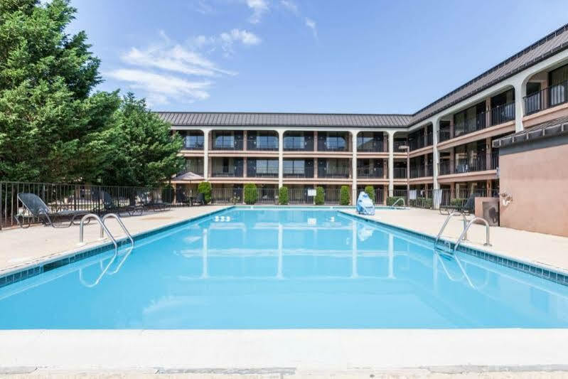 Days Inn By Wyndham Newark Wilmington Exteriör bild