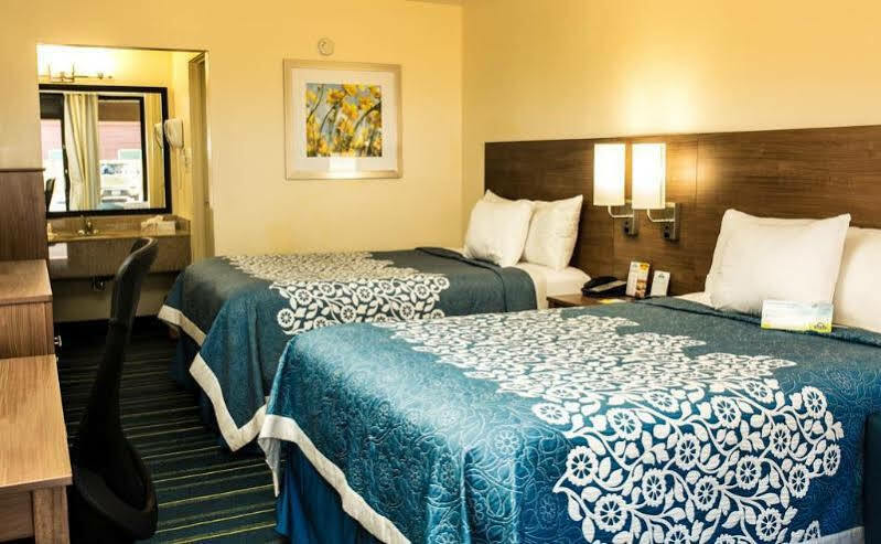Days Inn By Wyndham Newark Wilmington Exteriör bild